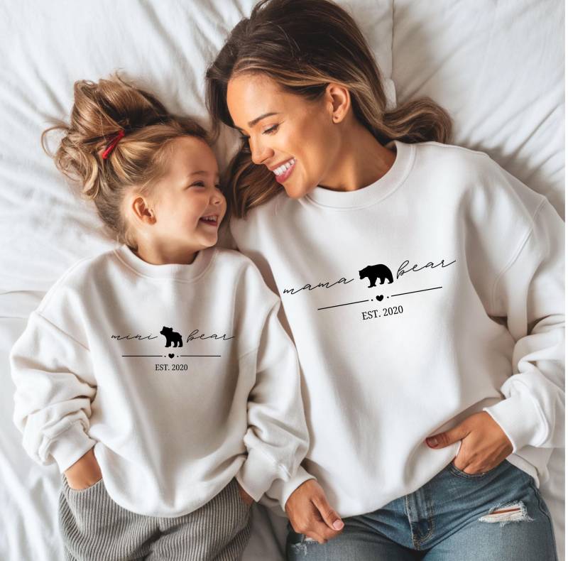 Custom Mama Mini Bear Sweatshirt, Mommy & Me Outfits, Matching Outfit von CathaleyaDesign