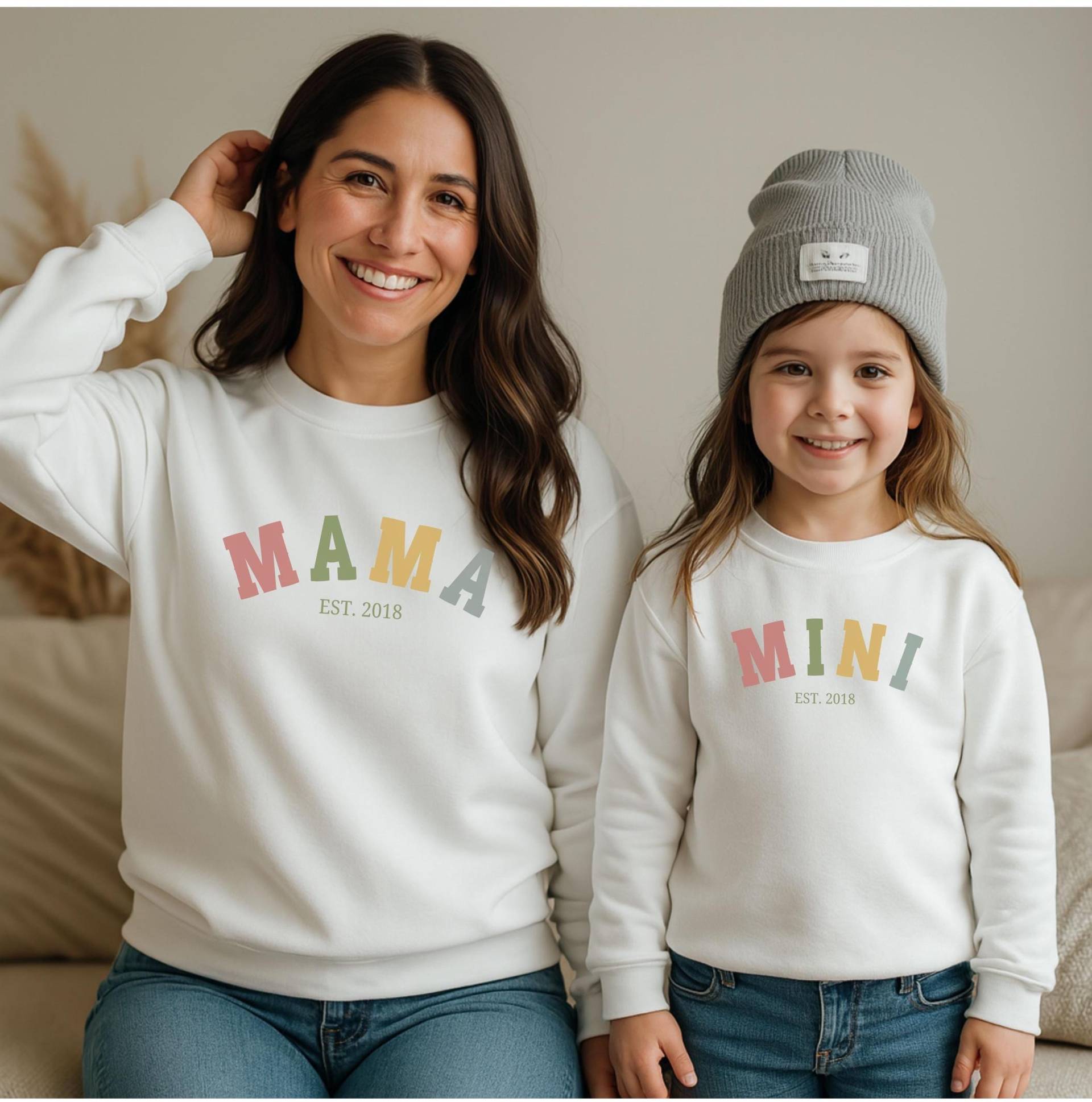 Mama & Mini Sweatshirt Mommy Me Outfit Matching Mom Daughter Sweater Custom von CathaleyaDesign
