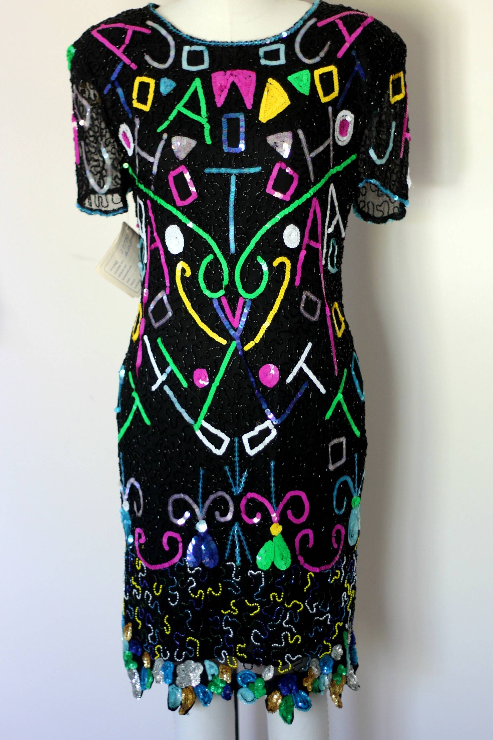 Size M // Vintage Schwarzes Alphabet Paillettenkleid Mit Tags Funky Beaded Party Dress von CatherineSimmsVtg