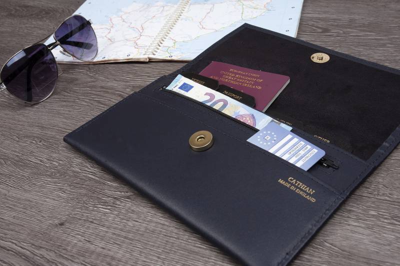 Deluxe Leder Reisebrieftasche Reisepasshülle, Hergestellt in England von CathianLeatherGoods