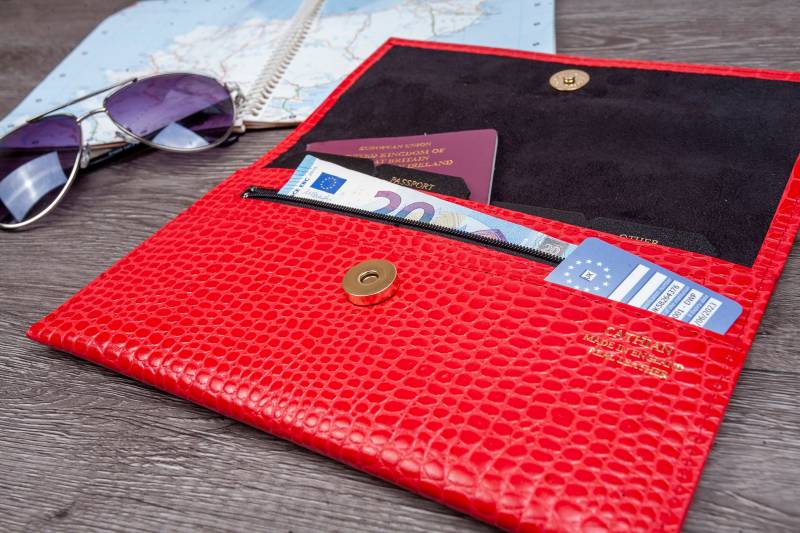 Kroko Print Leder Reiseorganizer Handgemachte Dokumentenmappe Kroko Print Leder Reiseorganizer Handgemachte Dokumentenmappe von CathianLeatherGoods