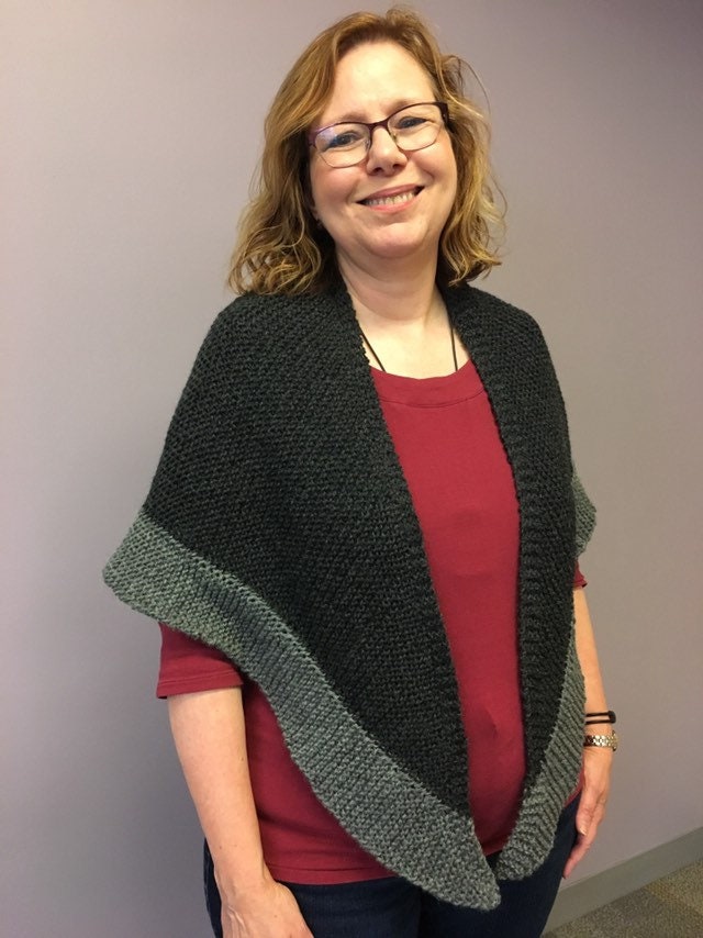 Fraser Es Ridge Zwei-Ton Gestreifte Wolle Hand-Knit Dreieckigen Schal Fraser Es Ridge Zwei-Ton Gestreifte Wolle Hand-Knit Dreieckigen Schal von CathyAnnKnits