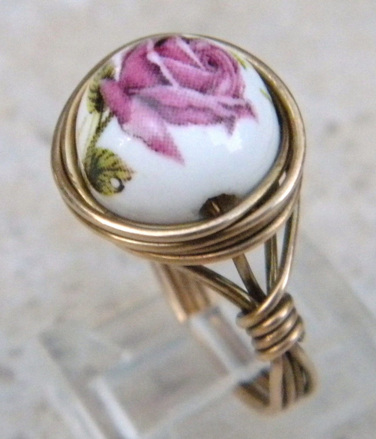 Bronze Wire Wrapped Ring Porzellan Rosa Rose Perle Bronze Wire Wrapped Ring Porzellan Rosa Rose Perle von CathyJewellCreations
