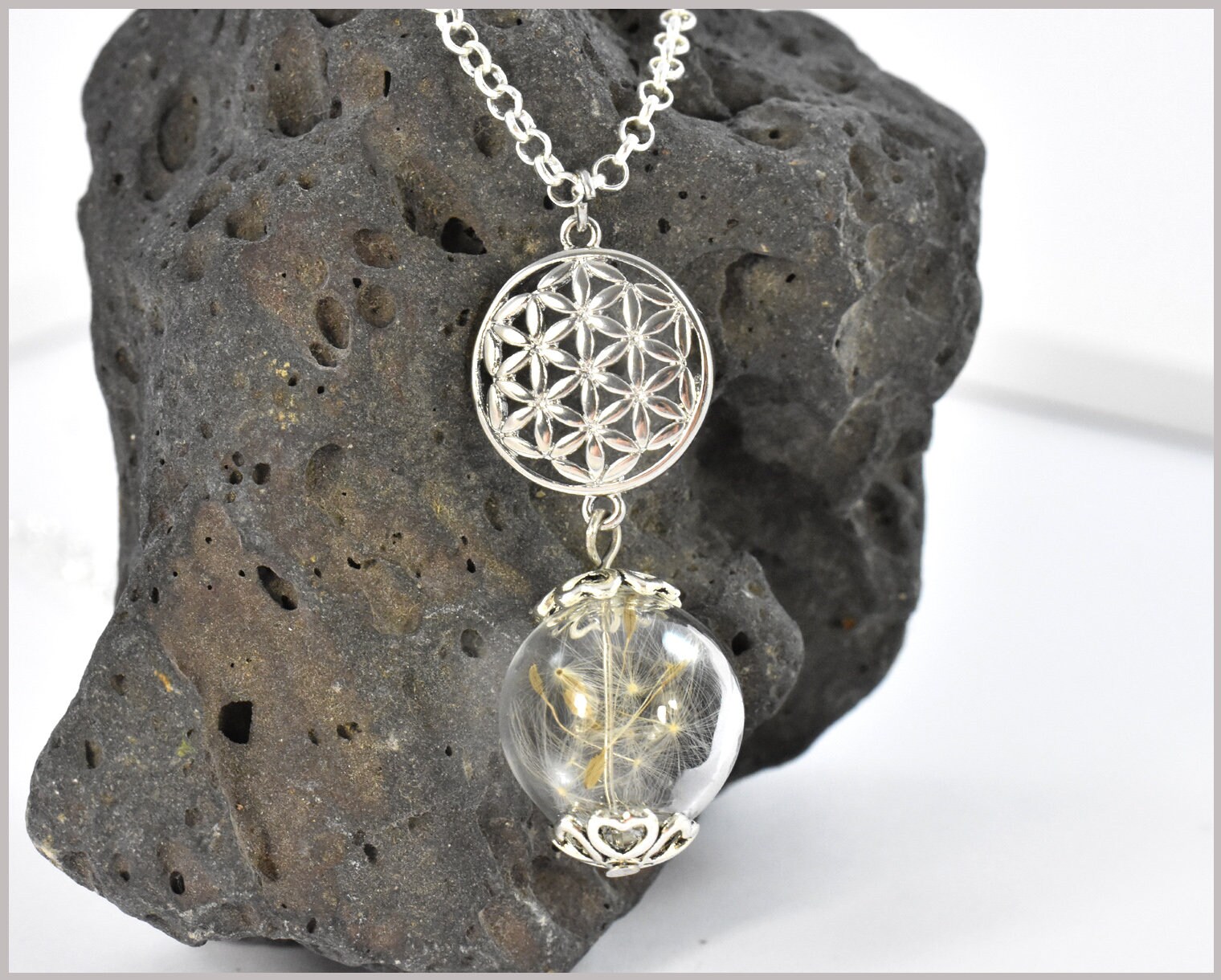 Blume Des Lebens Kette Mit Pusteblumen Blume Des Lebens Kette Mit Pusteblumen von CathyThicaNamaste