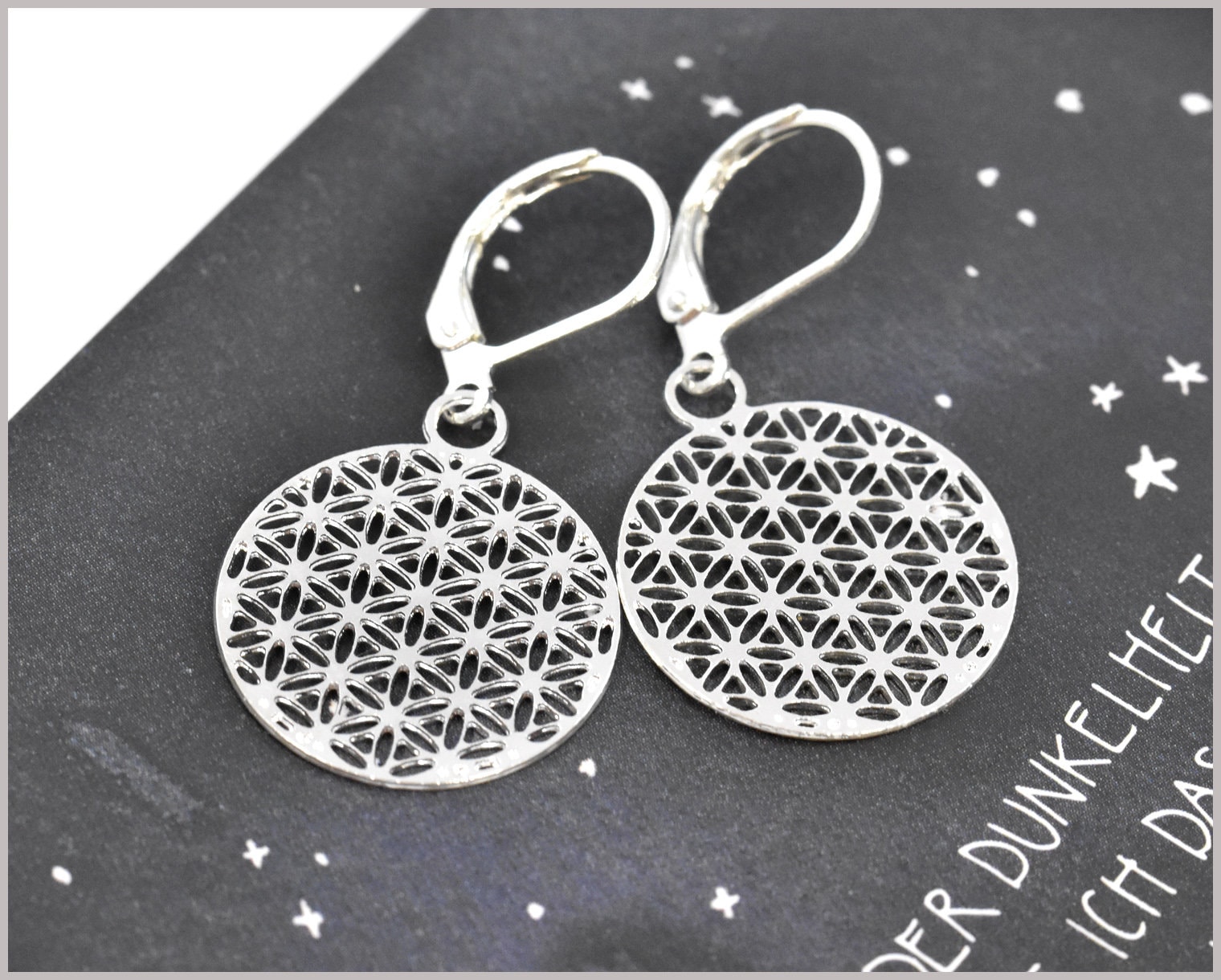 Blume Des Lebens Ohrhänger, Versilbert Blume Des Lebens Ohrhänger, Versilbert von CathyThicaNamaste