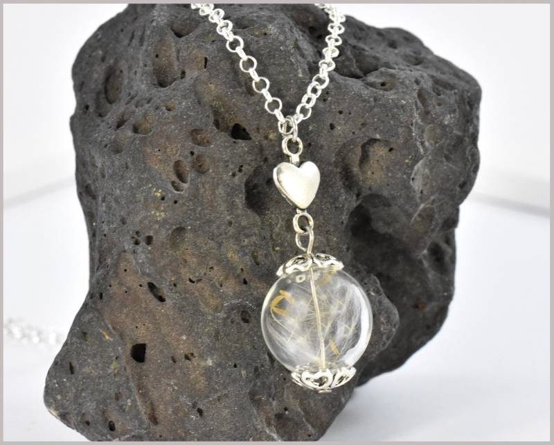 Kette Mit Echten Pusteblumen Und Herz Kette Mit Echten Pusteblumen Und Herz von CathyThicaNamaste