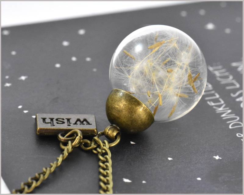 Kette Mit Echten Pusteblumen Und Wish Anhänger, Bronzefarben Kette Mit Echten Pusteblumen Und Wish Anhänger, Bronzefarben von CathyThicaNamaste