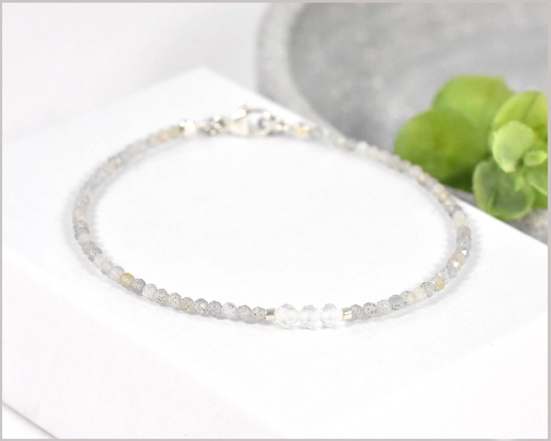 Labradorit 2 Mm Edelstein Armband Mit Bergkristall Labradorit 2 Mm Edelstein Armband Mit Bergkristall von CathyThicaNamaste