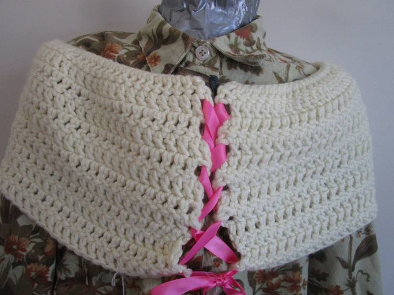 Cremefarbenes Häkeltuch Cremefarbenes Häkeltuch von CathysFashions