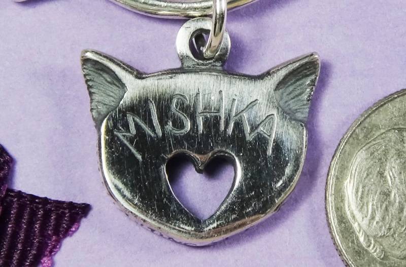 Personalisierte Katzenanhänger Für Armband, Katzenliebhaber Geschenk Sie, Sterling Silber Katzenkopf Mit Herzanhänger, Katze Von Mine Personalisierte Katzenanhänger Für Armband, Katzenliebhaber Geschenk Sie, Sterling Silber Katzenkopf Mit Herzanhänger, Katze Von Mine von CatofMine