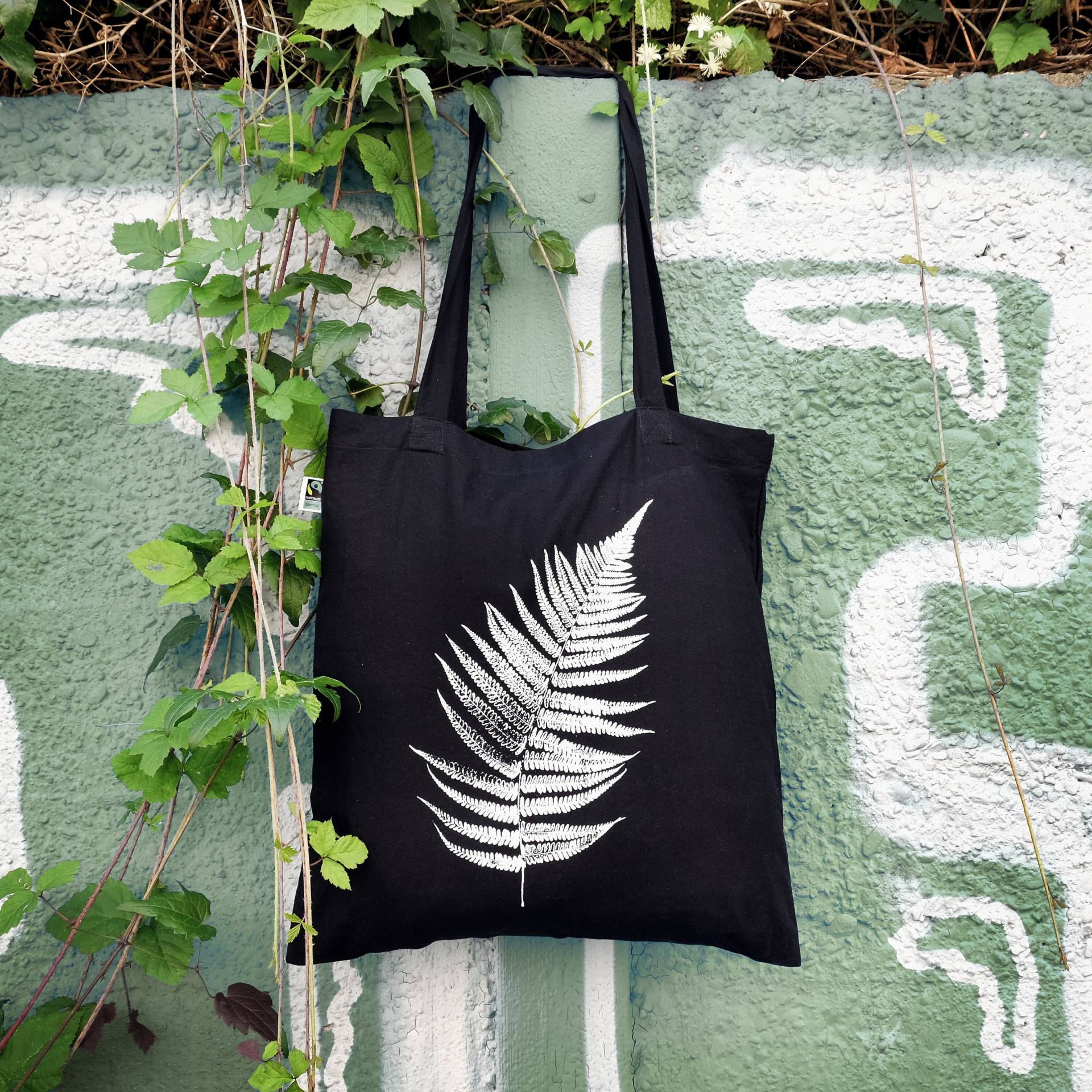 Jutebeutel Farnblatt, Tasche, Siebdruck, Fairtrade, Baumwolle, Schwarz, Lange Henkel, Geschenk, Festival Jutebeutel Farnblatt, Tasche, Siebdruck, Fairtrade, Baumwolle, Schwarz, Lange Henkel, Geschenk, Festival von Catonatree
