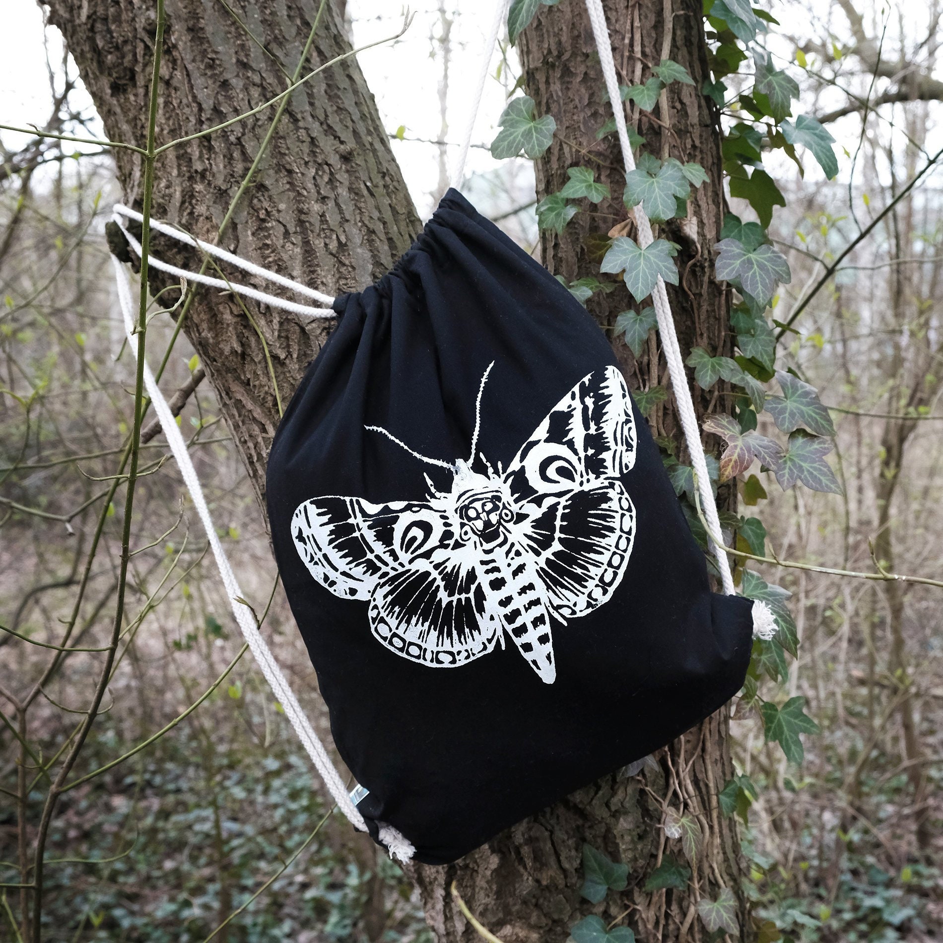 Turnbeutel Totenkopffalter, Motte, Nachtschwärmer, Rucksack, Siebdruck, Fairtrade, Baumwolle, Schwarz, Gothic, Geschenk von Catonatree