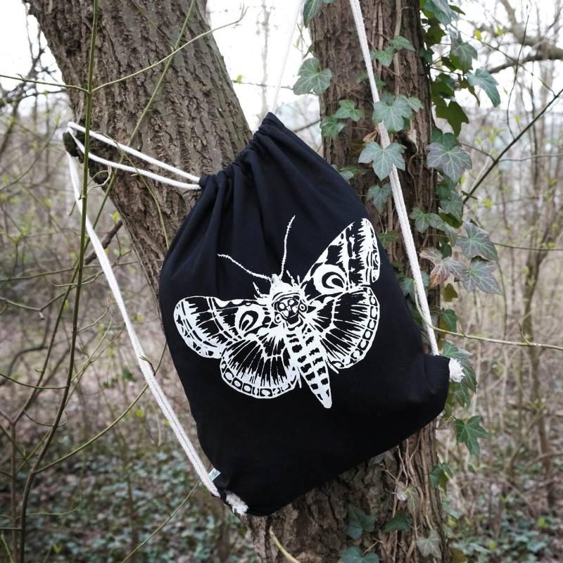 Turnbeutel Totenkopffalter, Motte, Nachtschwärmer, Rucksack, Siebdruck, Fairtrade, Baumwolle, Schwarz, Gothic, Geschenk von Catonatree