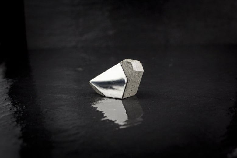 sterling Silber Und Konkrete Brosche. Projet B sterling Silber Und Konkrete Brosche. Projet B von Catrie