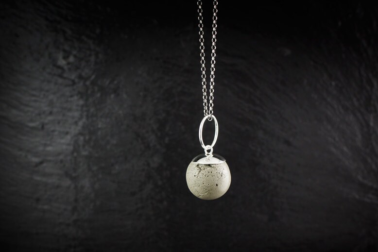 sterling Silber Und Konkrete Kugel Anhänger sterling Silber Und Konkrete Kugel Anhänger von Catrie