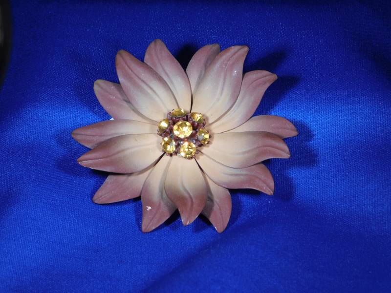 Vintage Braun Ombre Blumen Brosche Vintage Braun Ombre Blumen Brosche von CattFoyCreatives