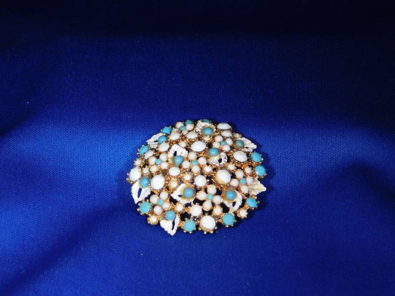 Vintage Weiße Und Türkise Emaille Brosche Vintage Weiße Und Türkise Emaille Brosche von CattFoyCreatives