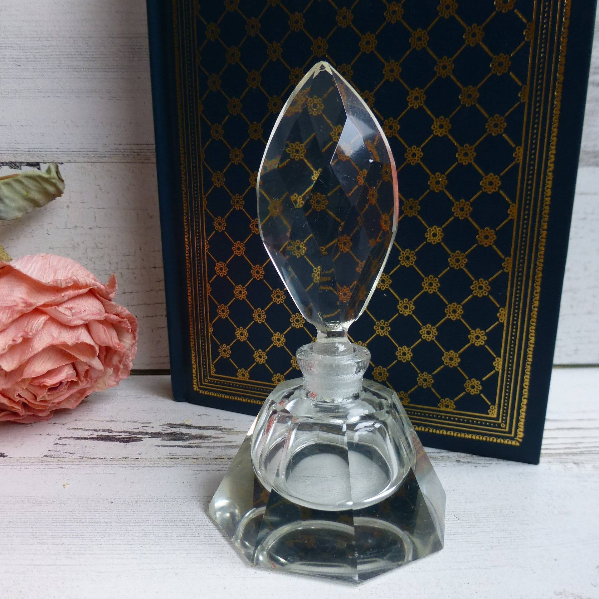 Vintage Kristall Parfüm Flasche Mit Stopfen von CaughtMyFancy