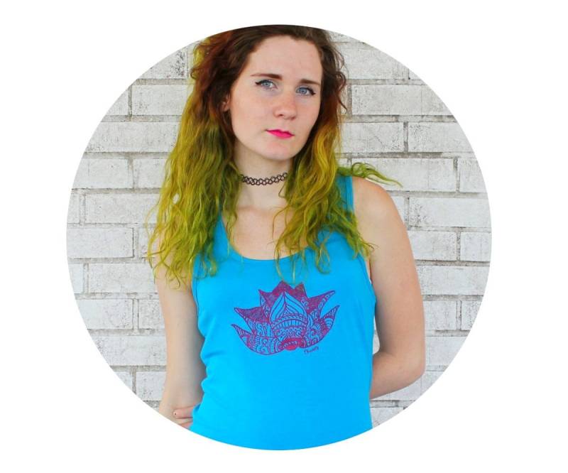 Lotus Racerback Tank Top, Super Weichem Jersey Tanktop Mit Ringerrücken, Hell Türkis-Blau, Yoga Training Frieden Namaste, Sommermode von CausticThreads
