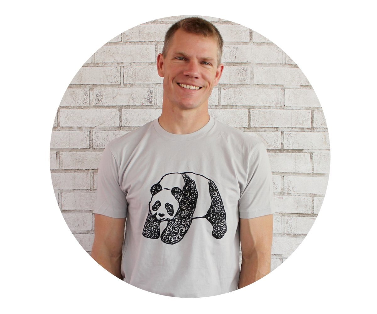 Panda Bär Grafik Tshirt, Kurzarm Baumwolle Creweneck Unisex T-Shirt, Hellgrau, Schwarze Tusche, Zoo Tier, Siebdruck von CausticThreads