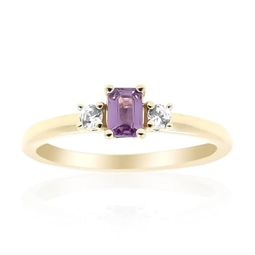 Cavill Purpurfarbener Ceylon Saphir Ring 9K Gelbgold 0,22ct Oktagonal mit 2 funkelnden Zirkonen, Eleganter violetter Edelsteinring für Damen Größe 16-20 von Cavill