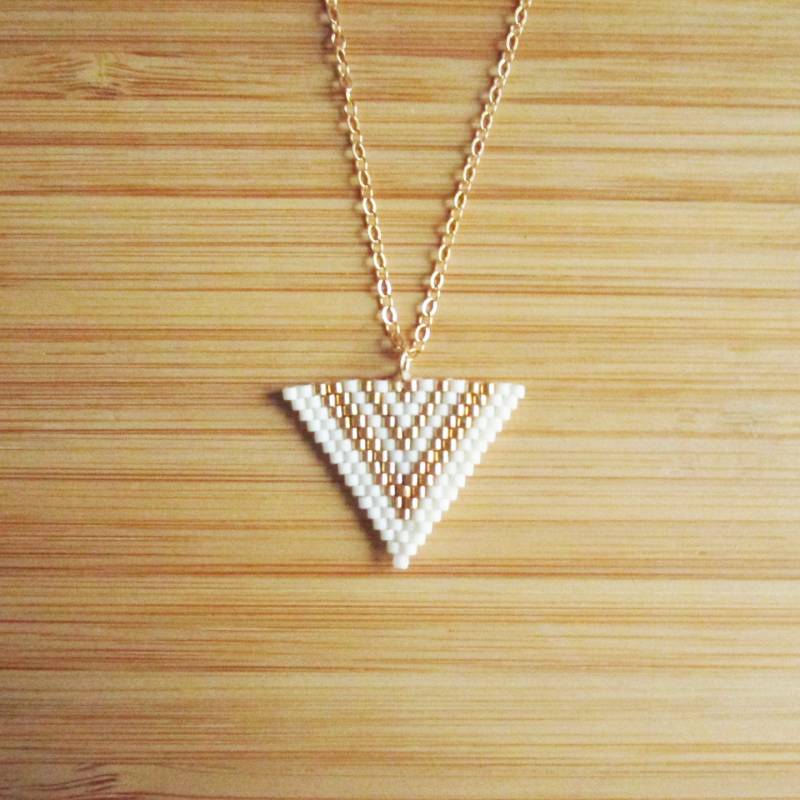 Dreieck Halskette Perlen Miyuki Weiß Und Gold 14 K Gold Plated Dreieck Halskette Perlen Miyuki Weiß Und Gold 14 K Gold Plated von Ccedille