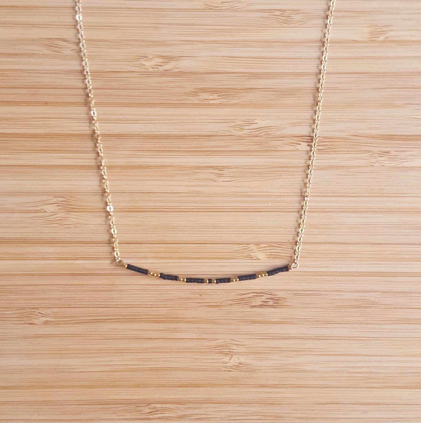 Ola Schwarze Halskette Mit Vergoldeter Oberfläche Und Miyuki-Perlen von Ccedille