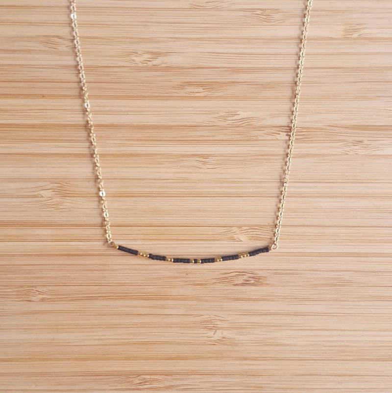 Ola Schwarze Halskette Mit Vergoldeter Oberfläche Und Miyuki-Perlen von Ccedille