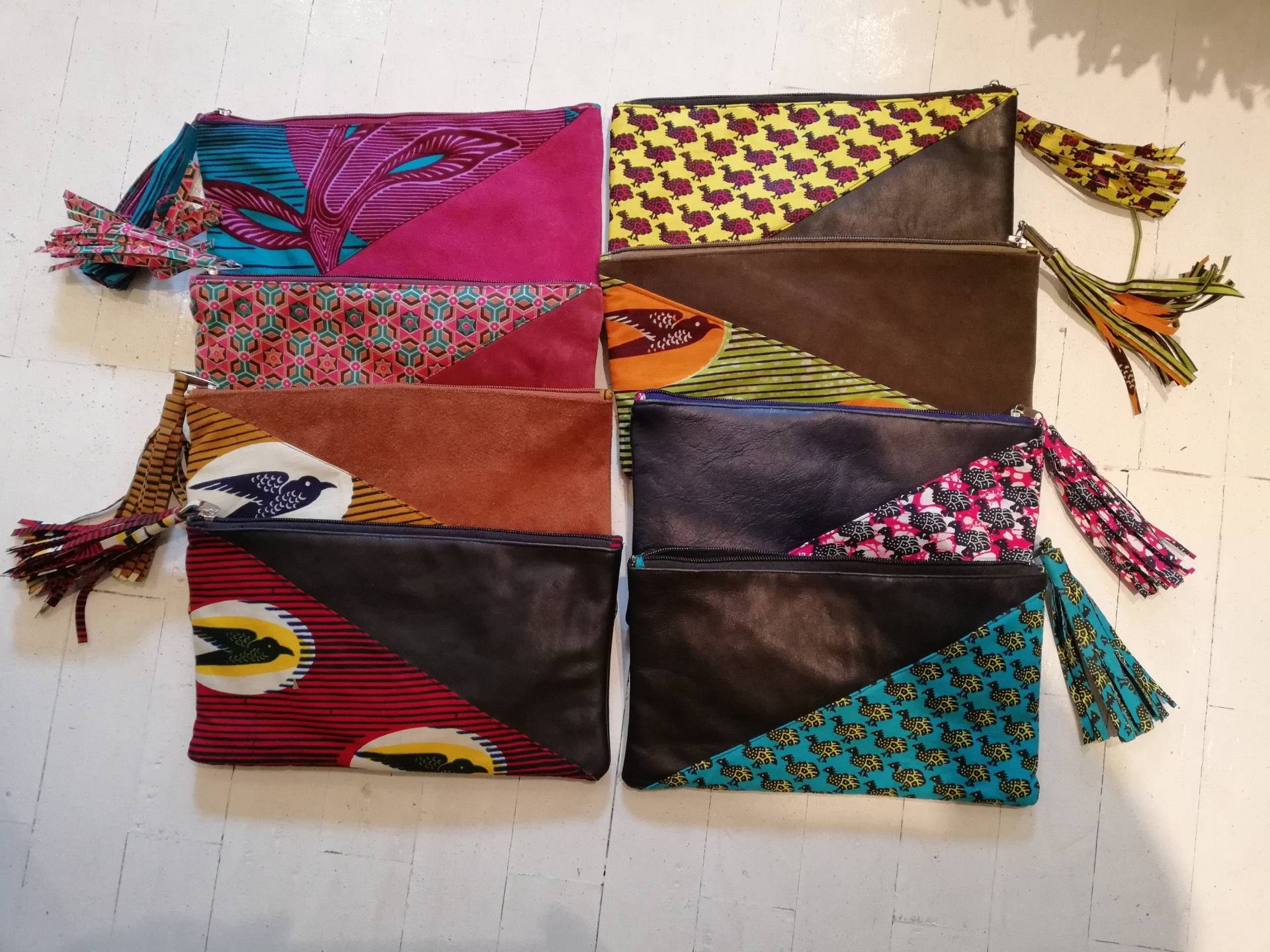 Beutel/Etui Aus Weichem Und Gewachstem Leder Trendig Pompom Beutel/Etui Aus Weichem Und Gewachstem Leder Trendig Pompom von Cchoco