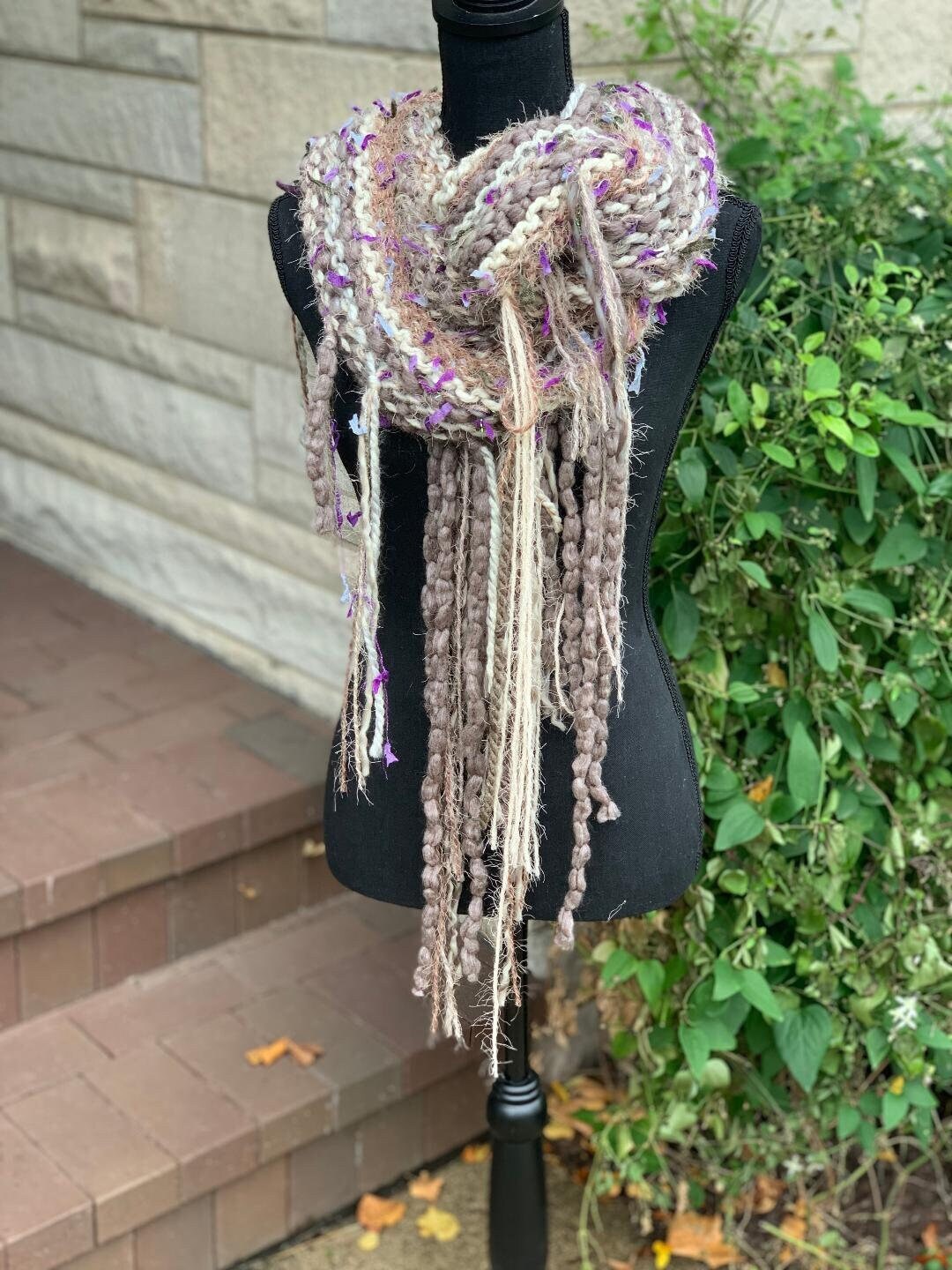 Strickschal/Chunky Boho Strickschal/Häkelschal/Boho Style Schal // Lavendel Felder Extra Langer Fransenschal/ Fransenakzente Kostenloser Versand von CdCkDesign