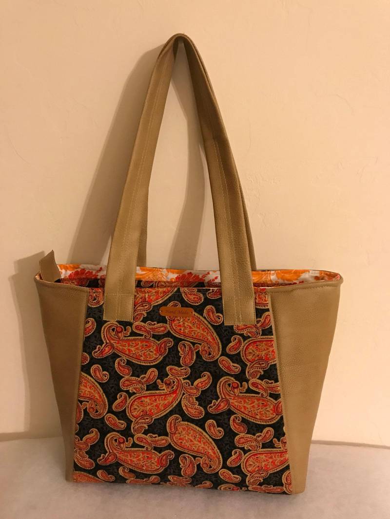 Handgenähte Tasche Aus Kunstleder Paisley Muster, Reißverschluss von CeciNicoleShop