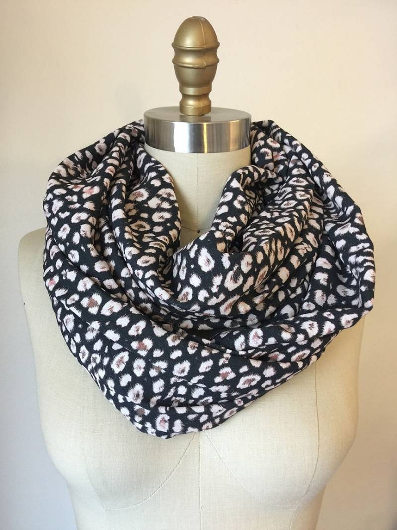 Leopard Gewebt Rayon Crepe Kreis Schal Leopard Gewebt Rayon Crepe Kreis Schal von CecilyChudacoff