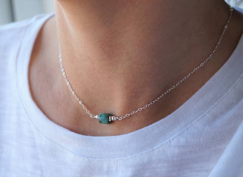 Smaragd Würfel Sterling Silber Kette Geburtsstein Mai Grüne Ohrringe Schlichte Ohrringe von CecylDesign