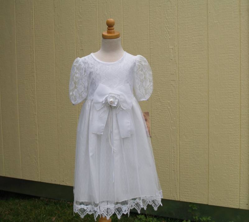 Mädchen Kommunion T-Länge Spitzenkleid, Blumenmädchen Us Größe 6 Weißes Spitzenkleid, Spitze Taufe Segen Tag Tragen, Retro Look Kleid 38 von CecysChildren