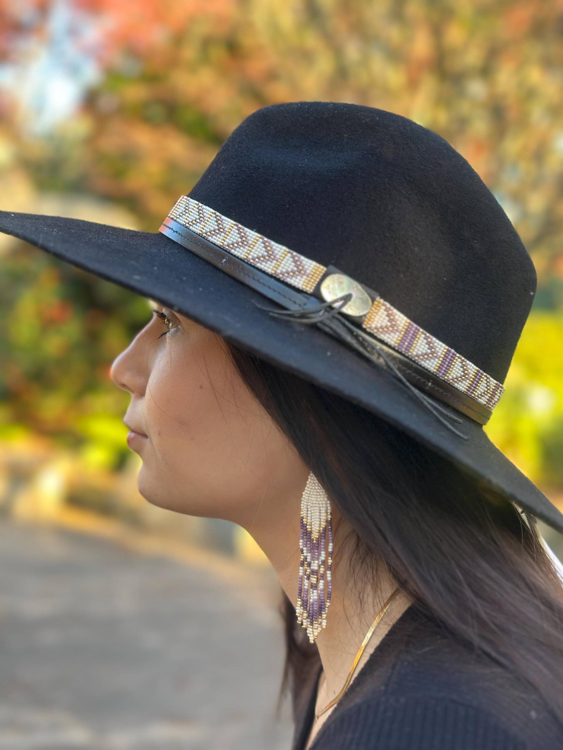 Pendelton Fedora Mit Hutband & Passenden Perlen Ohrringen Pendelton Fedora Mit Hutband & Passenden Perlen Ohrringen von CedarBrassCo