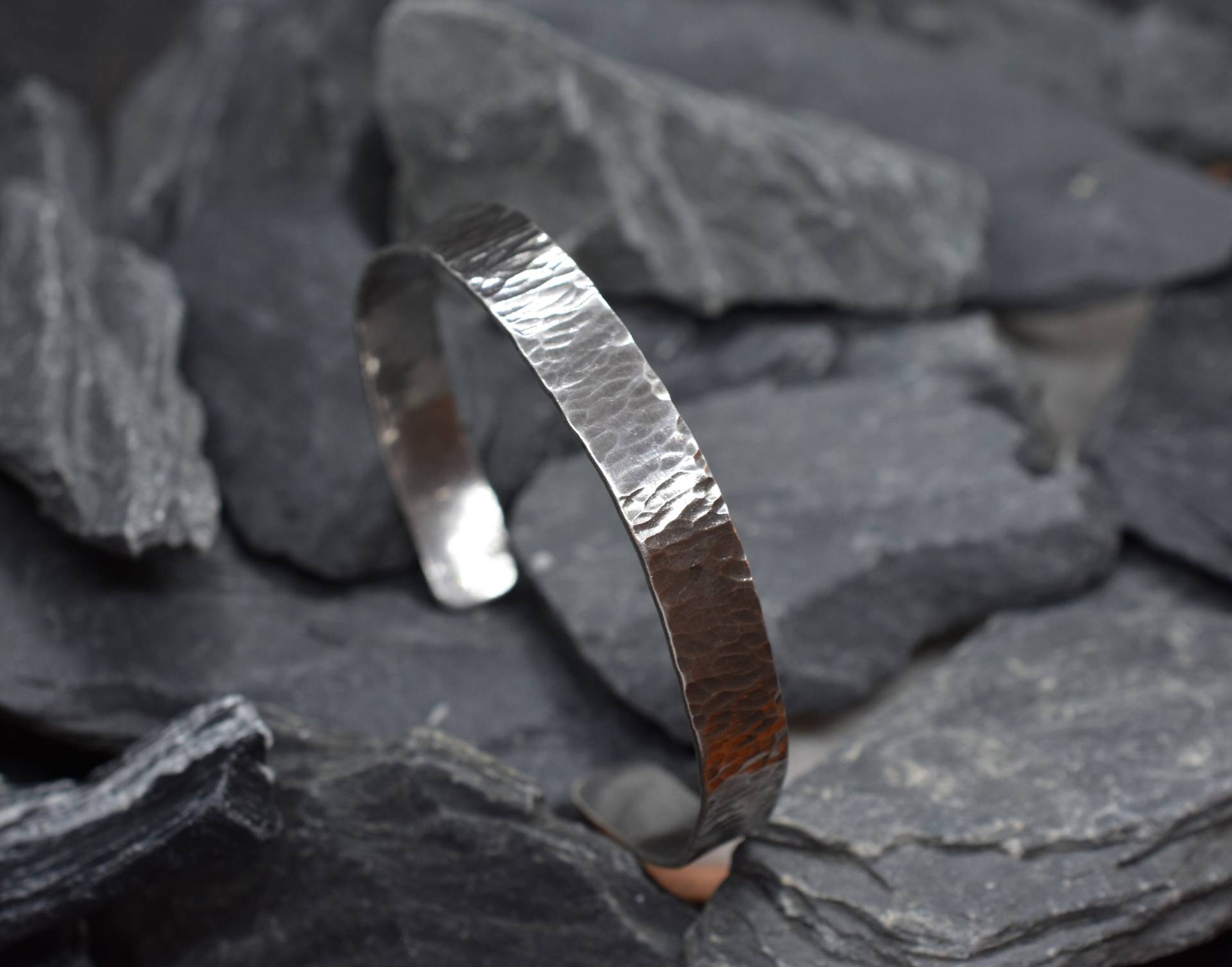 Jahrgang Handgemachte Hammer Finish 6-3/16" Armband in 925Er Sterling Silber Signiert Tg Jahrgang Handgemachte Hammer Finish 6-3/16" Armband in 925Er Sterling Silber Signiert Tg von CeeJaysJewelry