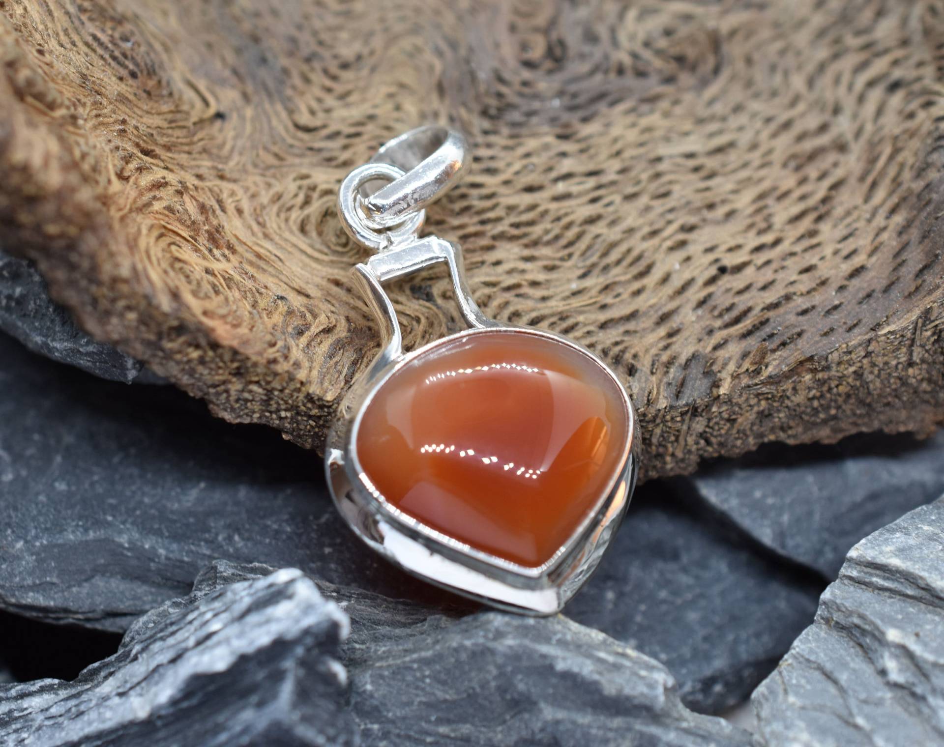 Jahrgang Lünette Birnenform Karneol.925 Sterling Silberanhänger Jahrgang Lünette Birnenform Karneol.925 Sterling Silberanhänger von CeeJaysJewelry