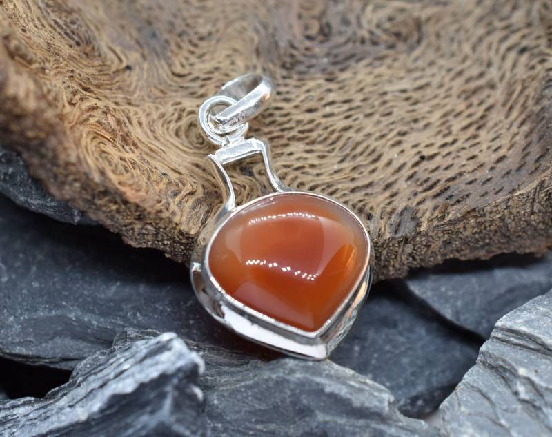 Jahrgang Lünette Birnenform Karneol.925 Sterling Silberanhänger Jahrgang Lünette Birnenform Karneol.925 Sterling Silberanhänger von CeeJaysJewelry