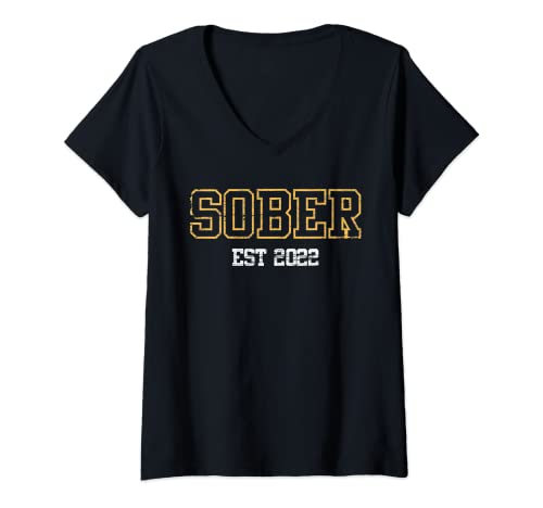 Damen Sober Seit 2022 T-Shirt mit V-Ausschnitt von Celebrate Sobriety Apparel Co