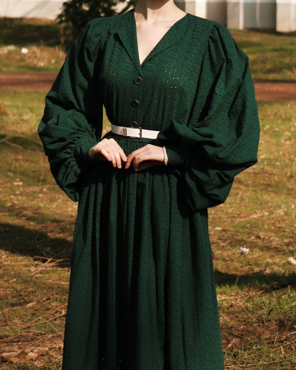 Eine Perfekte Cottagecore-stil-Bischofsärmel Besticktes Kleid. Empire-Taille /Umstandskleid Version Verfügbar Eine Perfekte Cottagecore-stil-Bischofsärmel Besticktes Kleid. Empire-Taille /Umstandskleid Version Verfügbar von CelesteLilou
