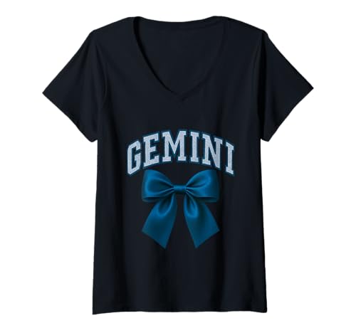 Damen Zwillinge Sternzeichen Chinoiserie Schleife Kokette Ästhetik T-Shirt mit V-Ausschnitt Damen Zwillinge Sternzeichen Chinoiserie Schleife Kokette Ästhetik T-Shirt mit V-Ausschnitt von Celestial Coquette Studio