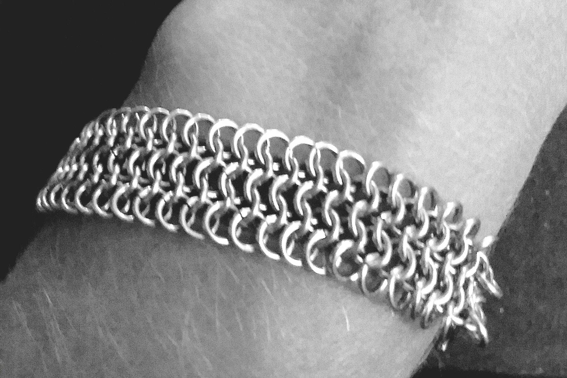 Micro Chainmaille Armbänder von CelestialChainmail