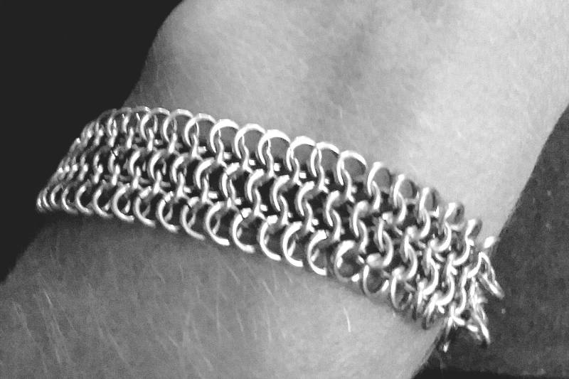 Micro Chainmaille Armbänder von CelestialChainmail