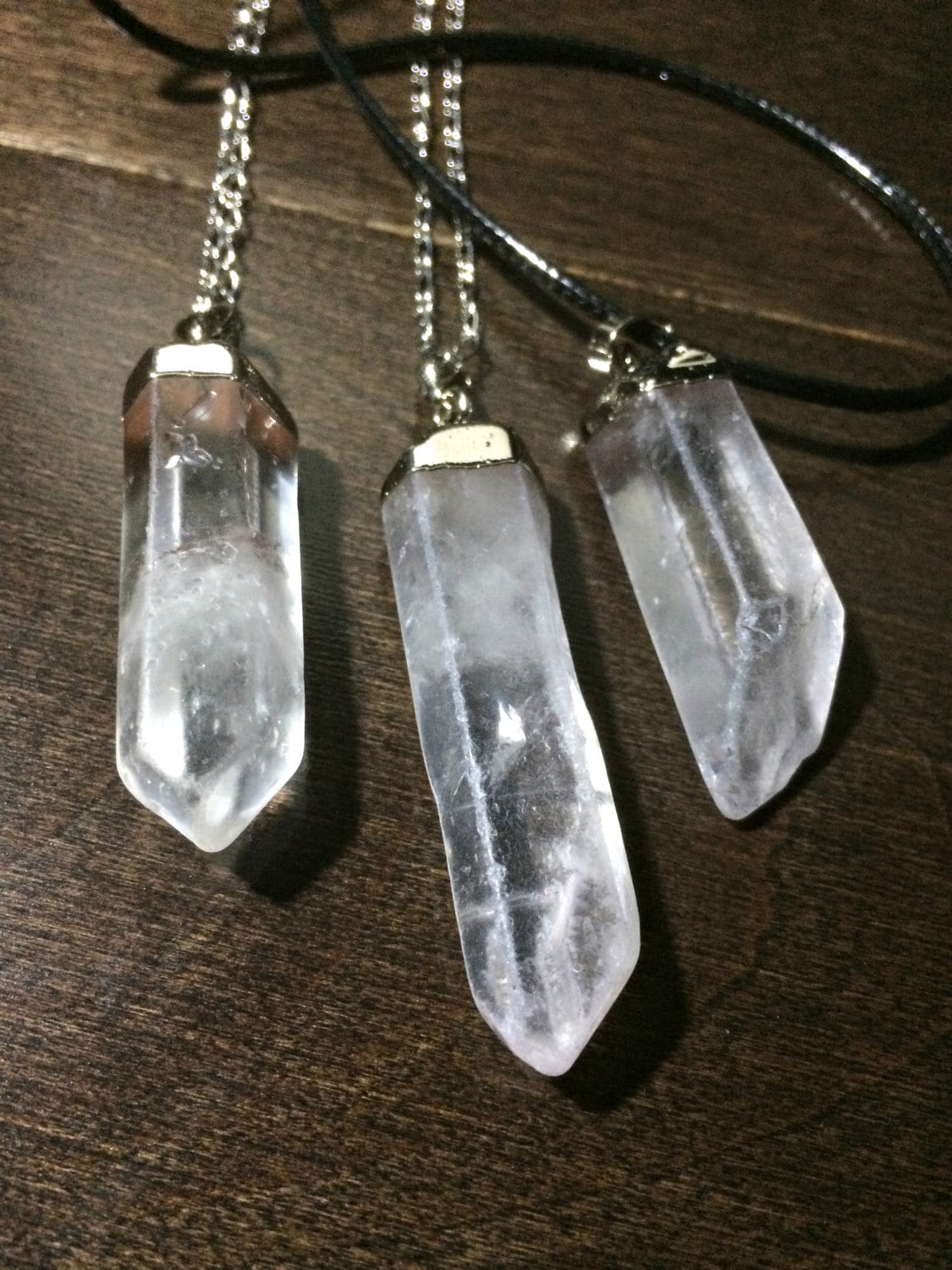 Raw Quartz Crystal Halskette Silber Getaucht, Naturstein Raw Quartz Crystal Halskette Silber Getaucht, Naturstein von CelestialMerchant