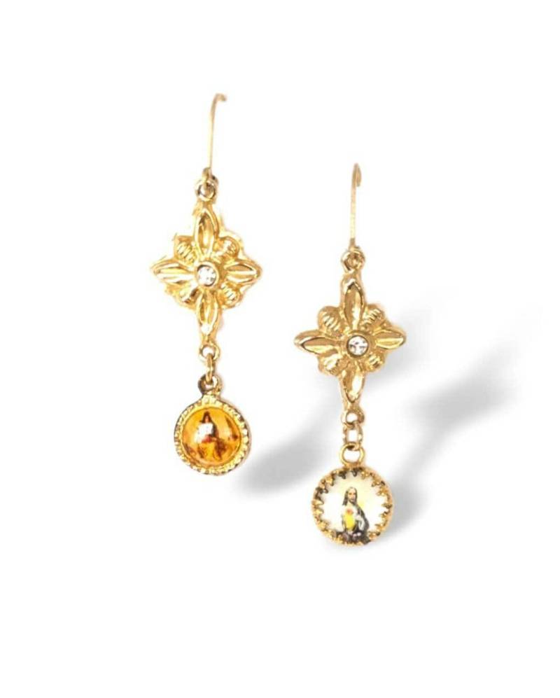 Vintage Mismatched Religiöse Ohrringe Sacred Heart & Jungfrau Maria Bild Medaillen Upcycled von Celestialbling