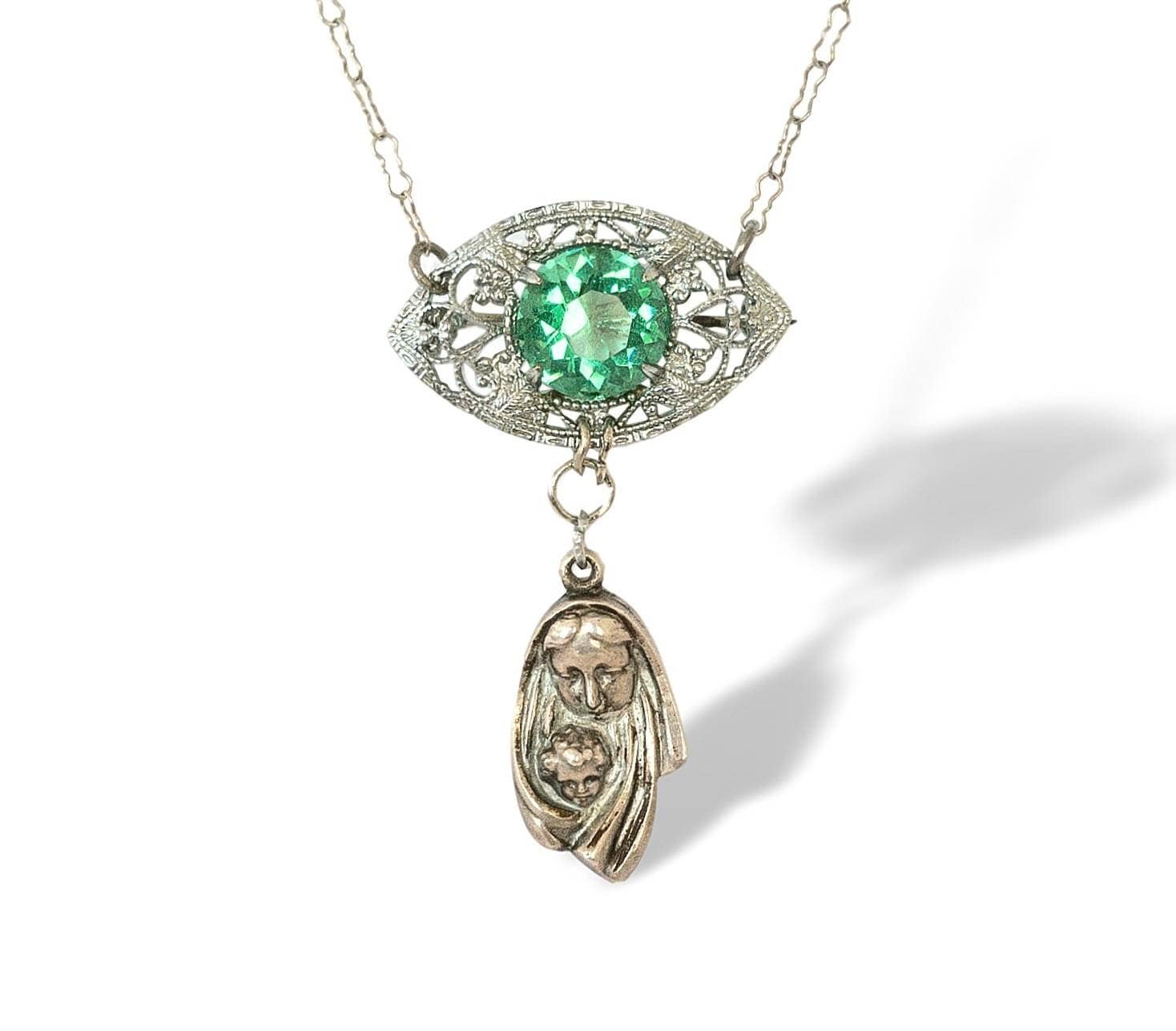 Vintage Upcycled Madonna Und Kind Sterling Silber Art-Deco-Stil Religiöse Halskette Maria Schmuck-Liebhaber-Geschenk Vintage Upcycled Madonna Und Kind Sterling Silber Art-Deco-Stil Religiöse Halskette Maria Schmuck-Liebhaber-Geschenk von Celestialbling