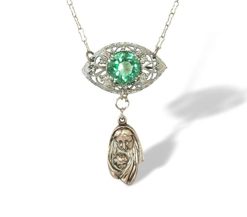 Vintage Upcycled Madonna Und Kind Sterling Silber Art-Deco-Stil Religiöse Halskette Maria Schmuck-Liebhaber-Geschenk Vintage Upcycled Madonna Und Kind Sterling Silber Art-Deco-Stil Religiöse Halskette Maria Schmuck-Liebhaber-Geschenk von Celestialbling