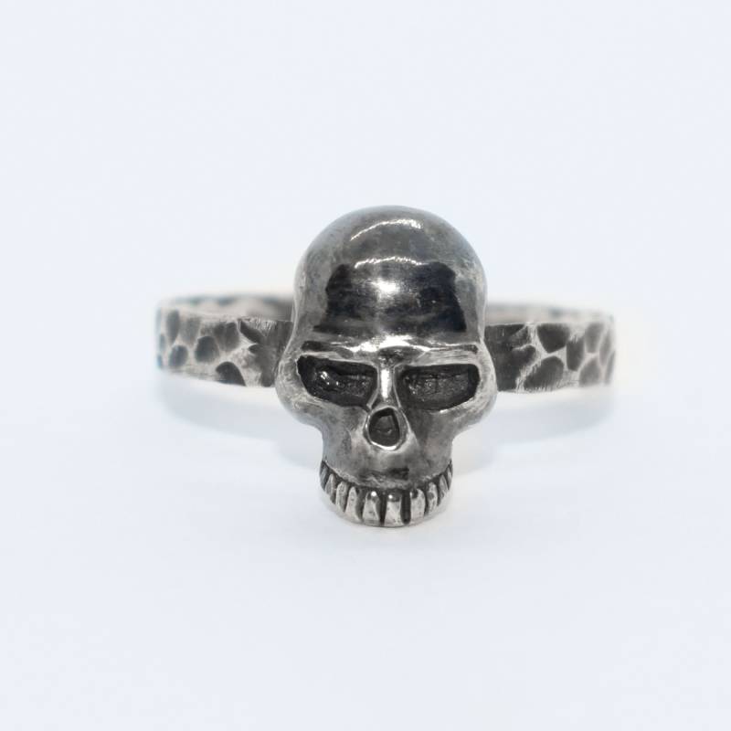 Gehämmerter Sterling Silber Totenkopf Ring Steampunk Gothic Schmuck von CelinaSousa