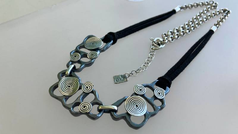 Halskette Aus Leder Und Sterlingsilber Mit Oxidiertem Kratzer Polierten Spiralen von CelinaSousa