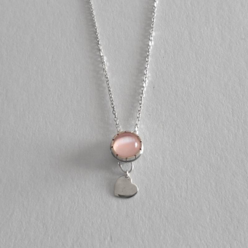 Handgemachte Sterling Silber Halskette Mit Einem Cateye Edelstein Und Herz Anhänger von CelinaSousa
